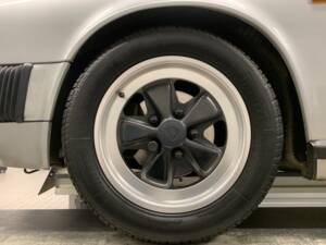 Image 58/132 of Porsche 911 Speedster 3.2 (1989)