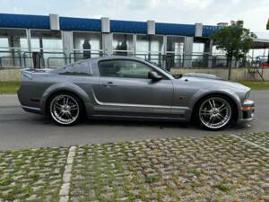 Image 17/60 of Ford Mustang GT (2005)
