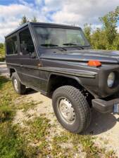 Image 2/21 of Mercedes-Benz 230 GE (SWB) (1988)