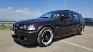 Image 4/8 of BMW 330i Touring (2001)