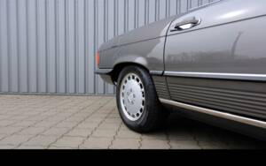 Image 23/96 of Mercedes-Benz 560 SL (1987)