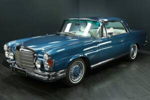 Image 3/50 of Mercedes-Benz 280 SE 3,5 (1971)