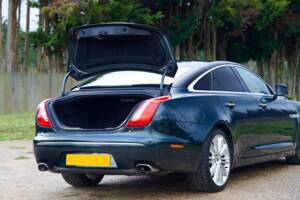 Image 20/50 of Jaguar XJ 5.0 (2010)