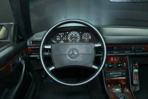 Immagine 16/50 di Mercedes-Benz 560 SEC (1990)