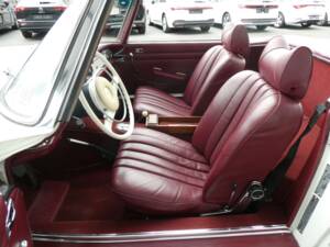 Immagine 10/20 di Mercedes-Benz 280 SL (1970)