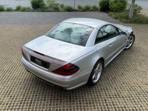 Image 12/29 of Mercedes-Benz SL 55 AMG (2004)