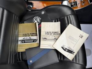 Afbeelding 21/43 van Alfa Romeo 1750 GT Veloce (1970)