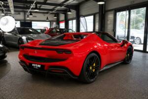 Image 2/10 of Ferrari 296 GTS (2023)