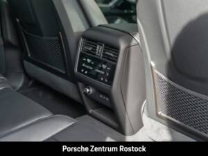 Obraz 25/33 pojazdu Porsche Cayenne E-Hybrid (1900)