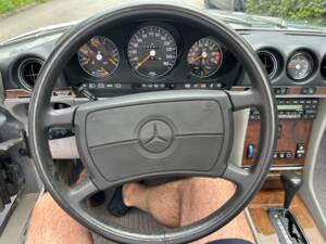 Image 13/36 of Mercedes-Benz 560 SL (1989)