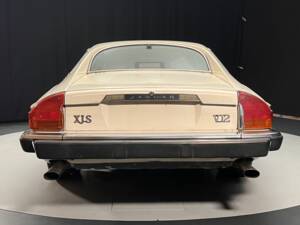 Image 7/8 de Jaguar XJ-S V12 (1987)