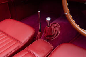 Image 14/23 de Jaguar XK 120 OTS (1950)