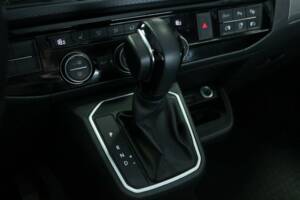 Image 18/50 of Volkswagen T6 Multivan 2.0 TDI (2020)
