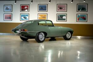 Image 11/50 of Jaguar E-Type 4.2 (1966)