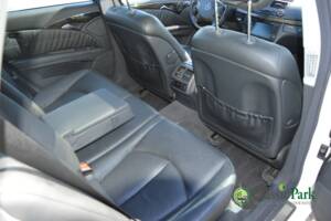 Image 26/50 of Mercedes-Benz E 500 T (2004)
