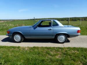 Mercedes-Benz 560 SL Roadster (R 107) diamantblau metallic 1989