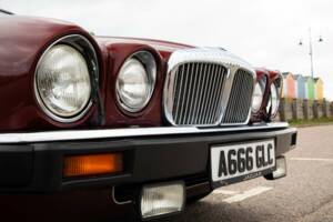 Image 40/50 of Daimler Double Six (1983)