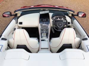 Afbeelding 44/81 van Aston Martin DB 9 Volante (2015)