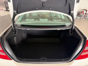 Image 13/14 of Mercedes-Benz E 200 Kompressor (2006)