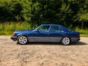 Afbeelding 3/54 van Mercedes-Benz 200 E (1992)