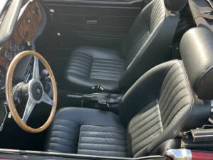 Image 2/8 of Triumph TR 6 (1976)