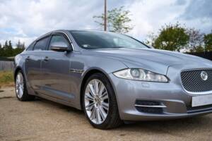 Bild 46/50 von Jaguar XJ 5.0 (2010)