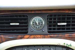 Image 32/50 of Jaguar XJ 2.7 D (2008)