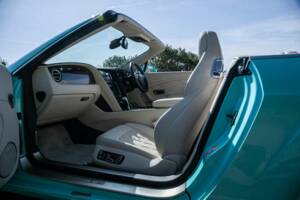 Image 30/38 of Bentley Continental GTC V8 (2013)