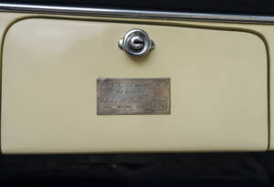 Image 23/28 of Dual-Ghia Convertible (1957)