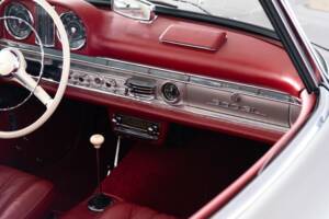 Image 27/36 of Mercedes-Benz 300 SL Roadster (1961)