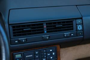 Image 29/50 of Mercedes-Benz 500 SL (1990)