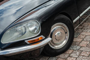 Image 3/56 of Citroën DS 20 Pallas (1971)