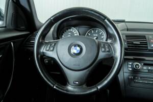 Image 8/50 of BMW 125i (2008)