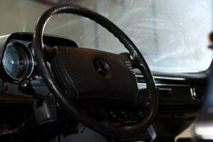 Image 34/64 of Mercedes-Benz 230/6 LWB (1976)