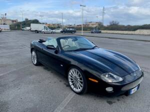 Image 2/7 of Jaguar XKR (2004)
