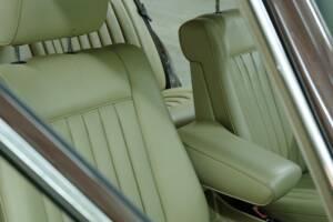 Bild 32/50 von Mercedes-Benz 380 SE (1984)