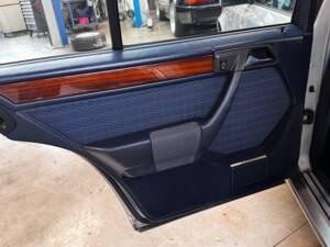 Bild 29/49 von Mercedes-Benz E 320 T (1993)