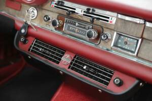 Image 33/50 of Mercedes-Benz 220 SE b (1962)