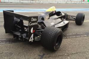 Bild 4/28 von Tyrrell 017 (1988)