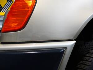 Afbeelding 57/63 van Mercedes-Benz 230 CE (1988)