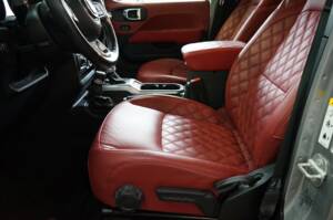 Image 24/29 de Jeep Wrangler 2.0T Sahara (2020)