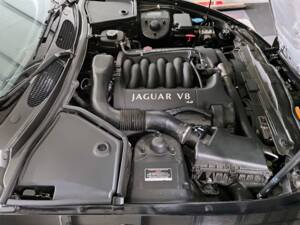 Image 12/14 of Jaguar XK8 4.0 (1999)