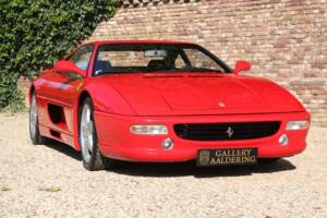 Bild 22/50 von Ferrari F 355 Berlinetta (1996)