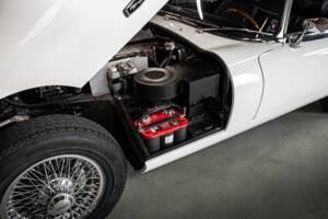 Image 45/53 de Jaguar E-Type (1970)