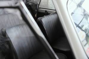 Image 24/37 of Volkswagen Beetle 1302 (1971)