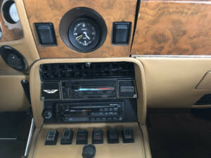 Immagine 29/32 di Aston Martin V8 Volante (1982)