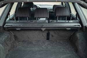 Imagen 21/72 de Mercedes-Benz 250 TD (1991)