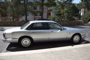 Image 16/33 of Jaguar XJ6 3.2 Executive (1995)