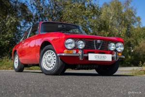 Image 2/24 of Alfa Romeo 2000 GT Veloce (1973)