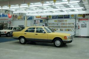 Bild 50/50 von Mercedes-Benz 380 SE (1983)